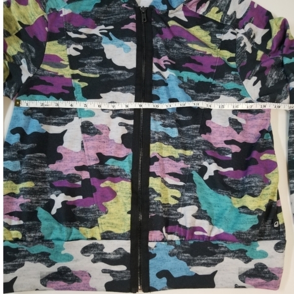 Multi-colored Camouflage Hoodie, Size Large - Picture 4 of 6